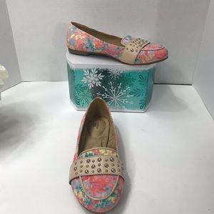 Adorable Floral and Studded Flats EUC 6.